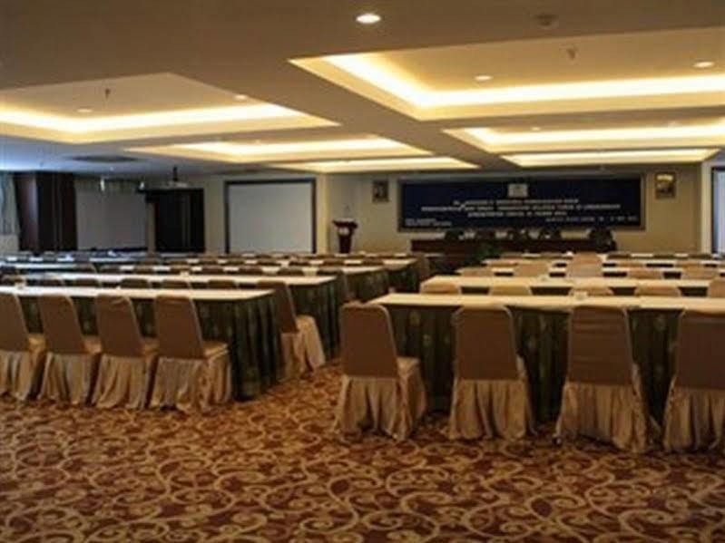 Almadera Hotel Makassar Eksteriør bilde