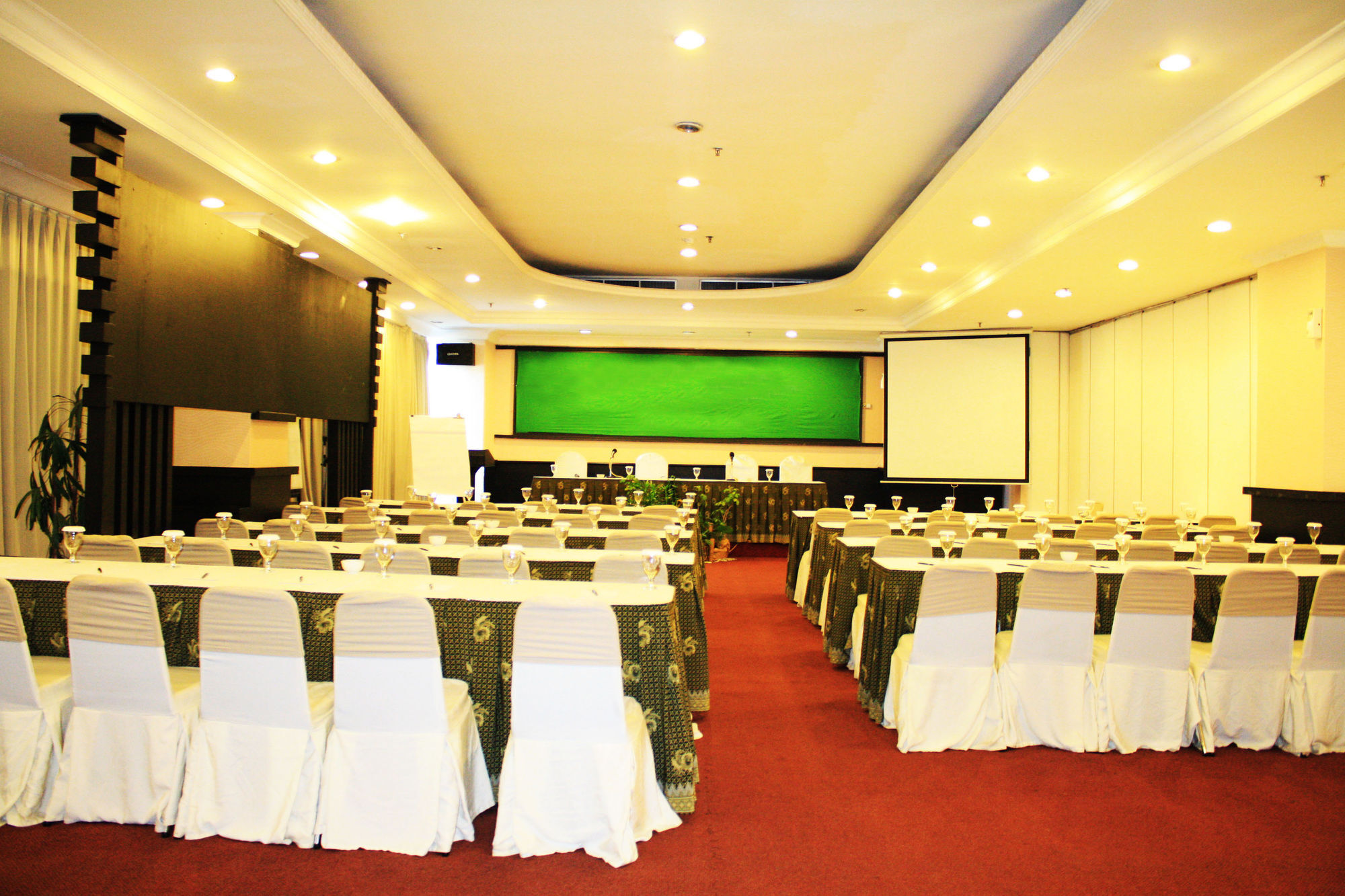 Almadera Hotel Makassar Eksteriør bilde