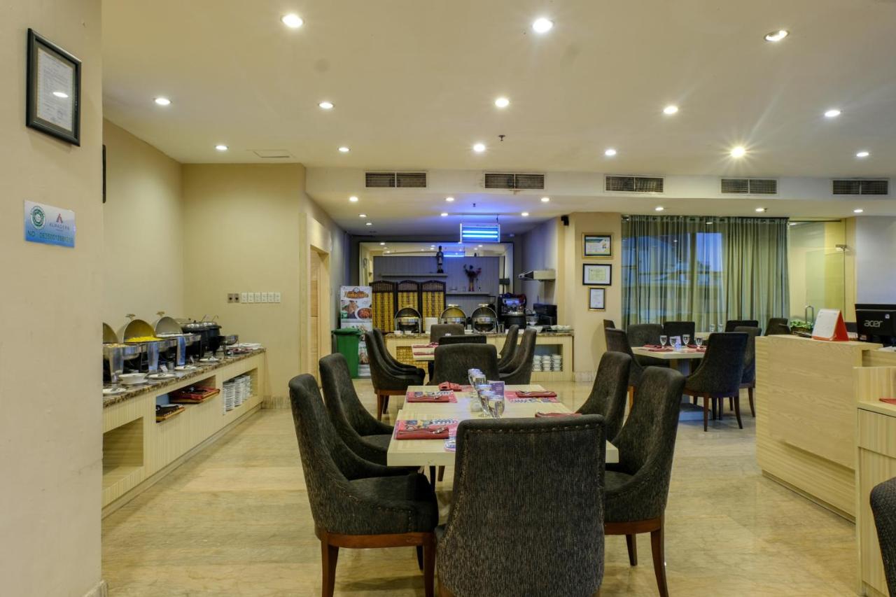 Almadera Hotel Makassar Eksteriør bilde